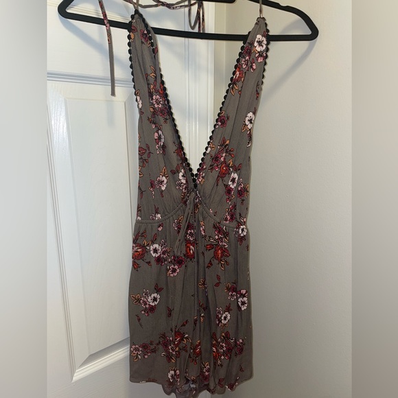 Dainty Hooligan Romper - Picture 2 of 4